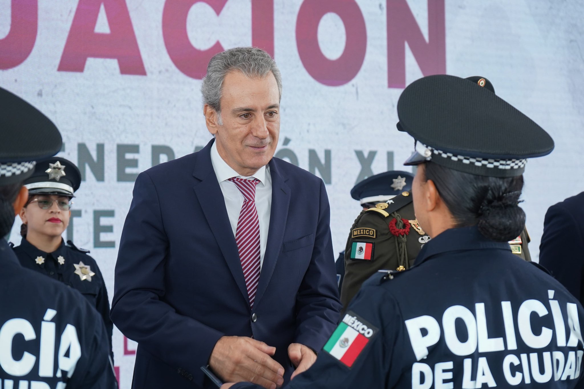 Pepe Chedraui y policias