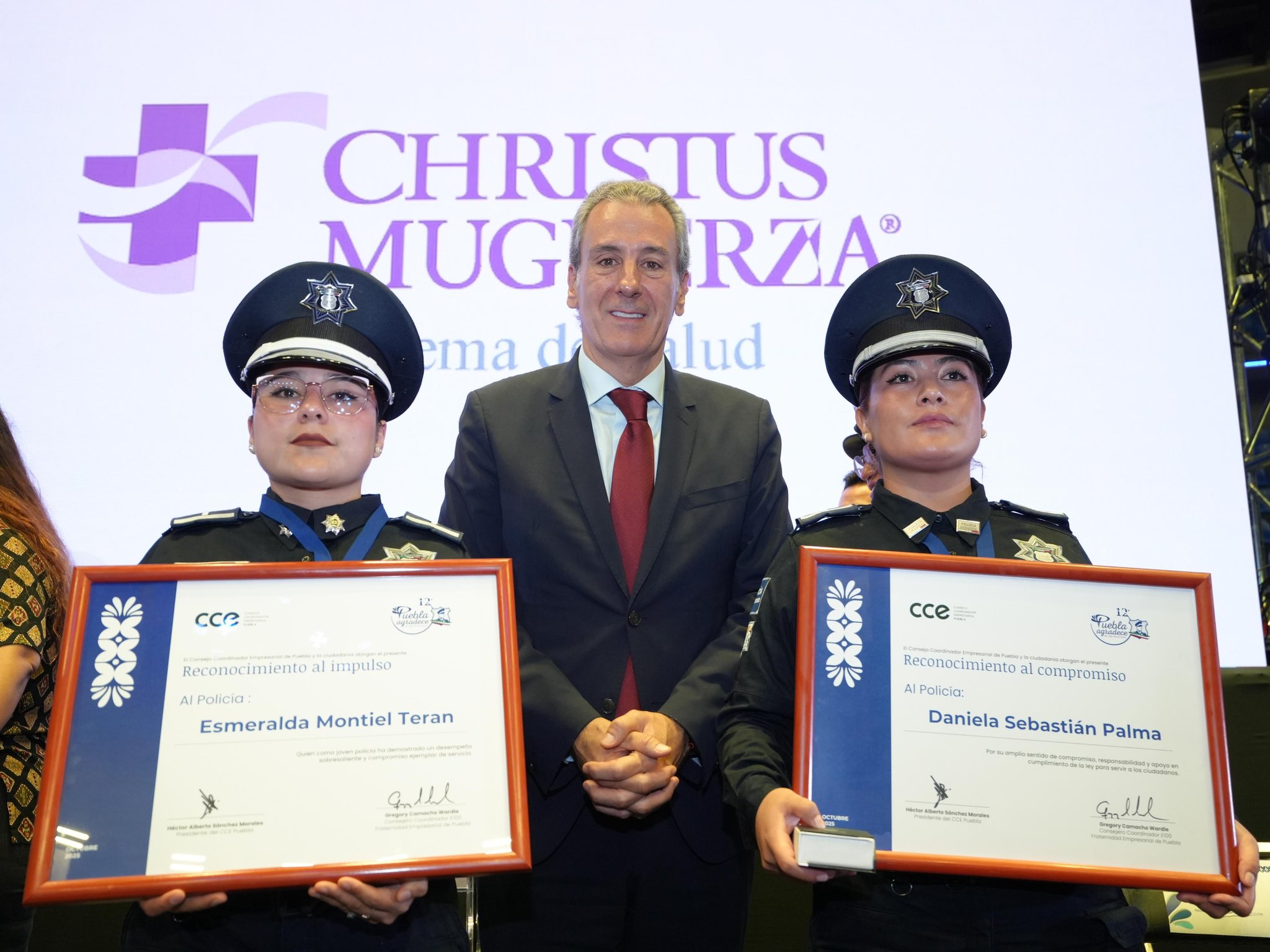 Pepe Chedraui entrega reconocimientos a policías